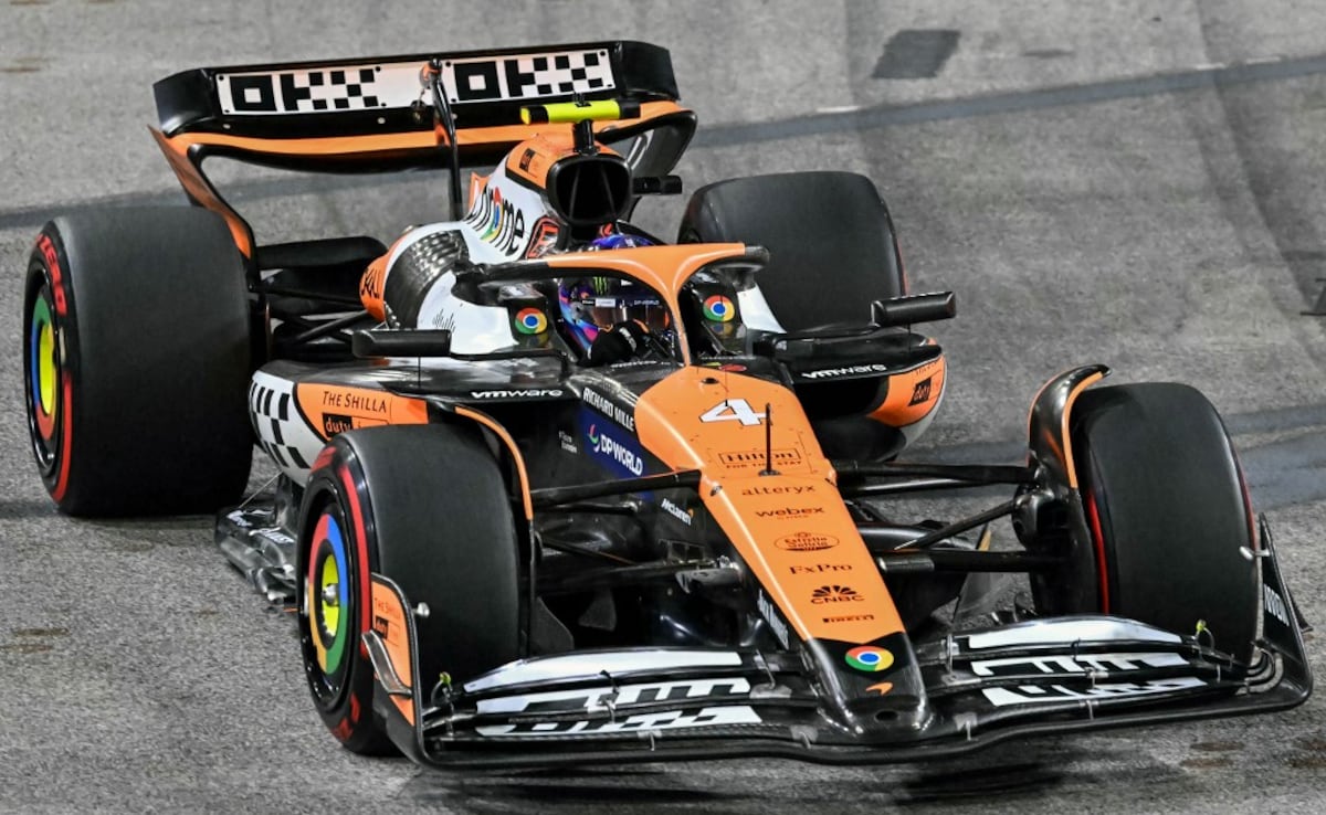 Lando Norris marca el ritmo en Singapur con McLaren, mientras Max Verstappen se queda en 15º lugar