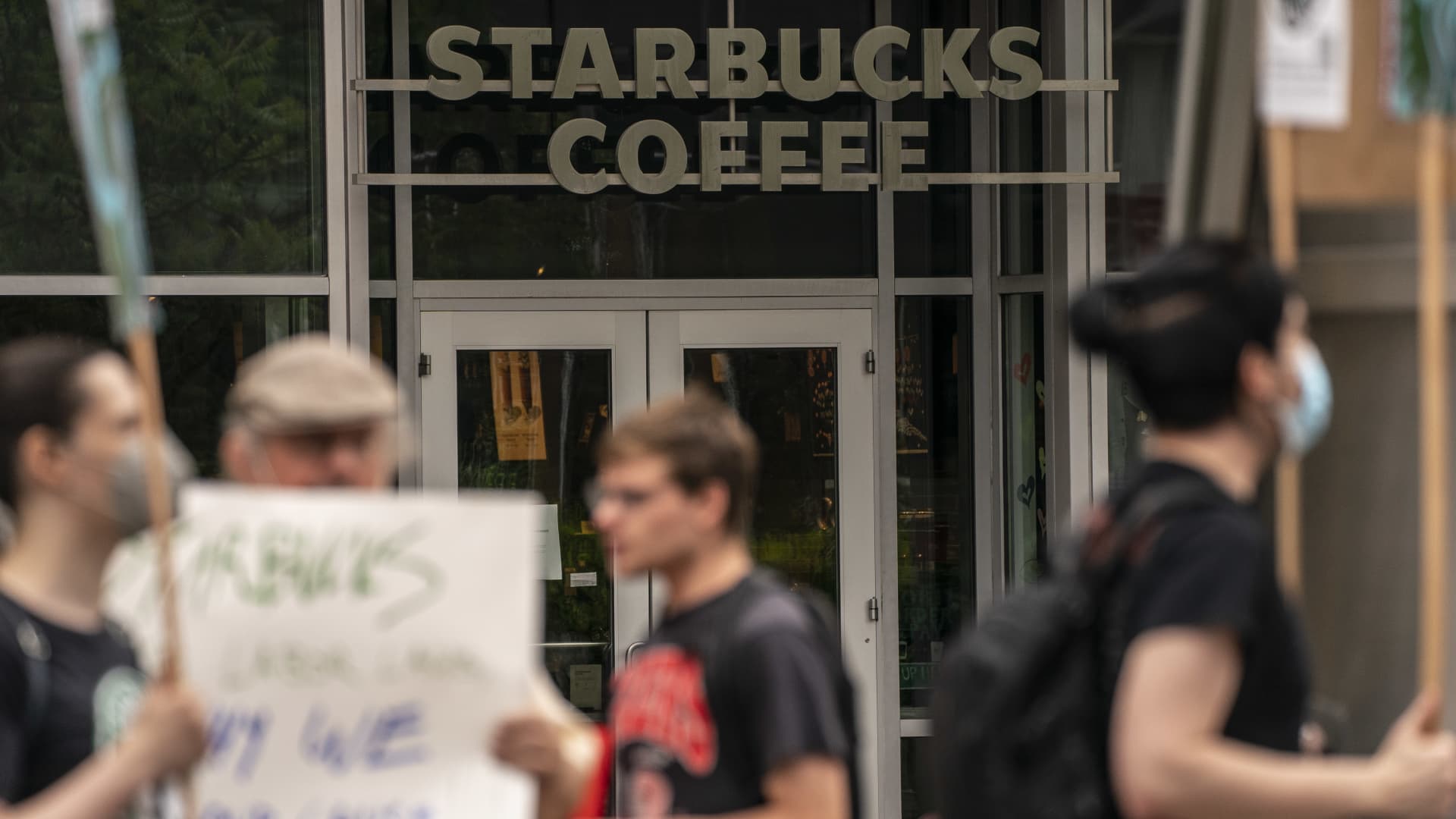 500 locales de Starbucks han votado a favor de sindicalizarse