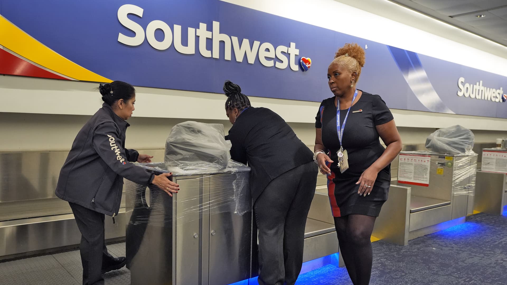 Aerolíneas, parques temáticos y líneas de cruceros se preparan