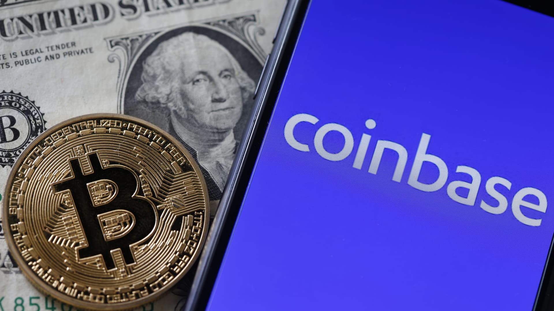 Coinbase eliminará algunas monedas estables de Europa este año. Esto es lo que podría significar para las acciones de criptomonedas