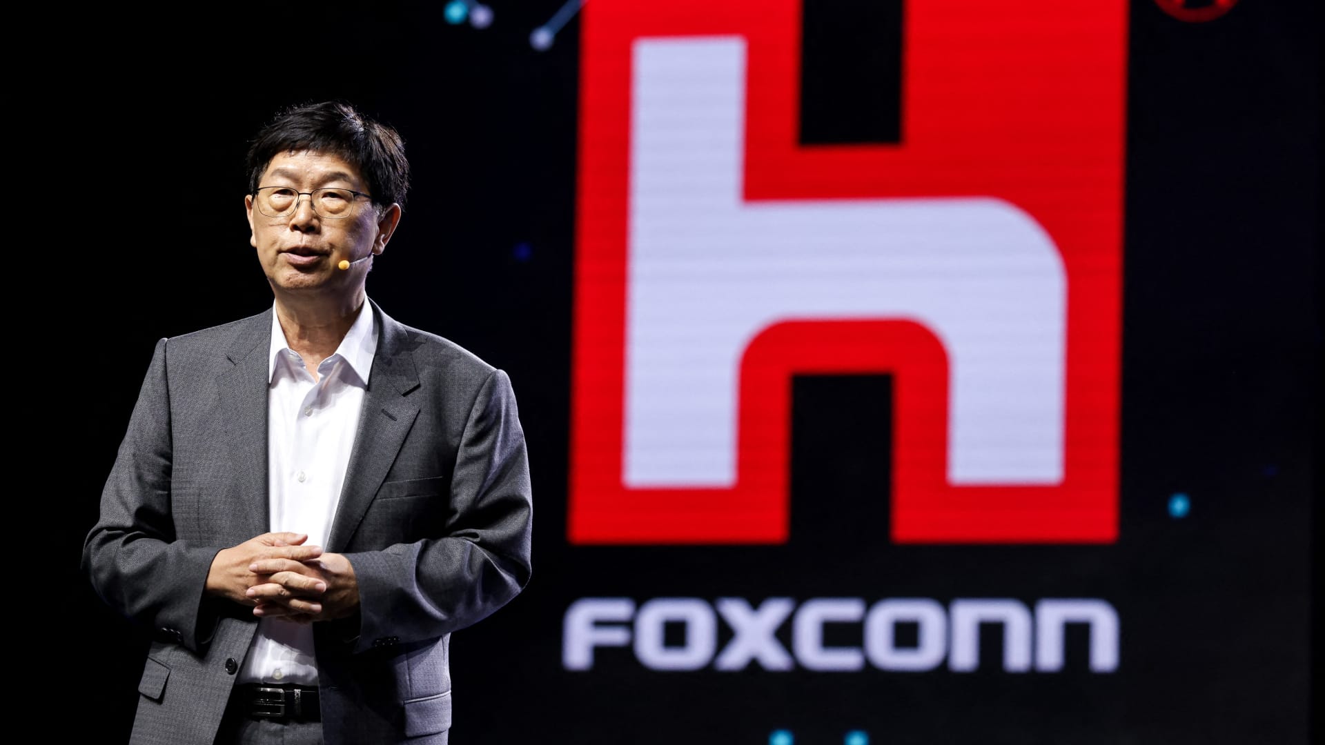 El presidente de Foxconn dice que el auge de la IA todavía tiene tiempo por delante a medida que evolucionan los LLM