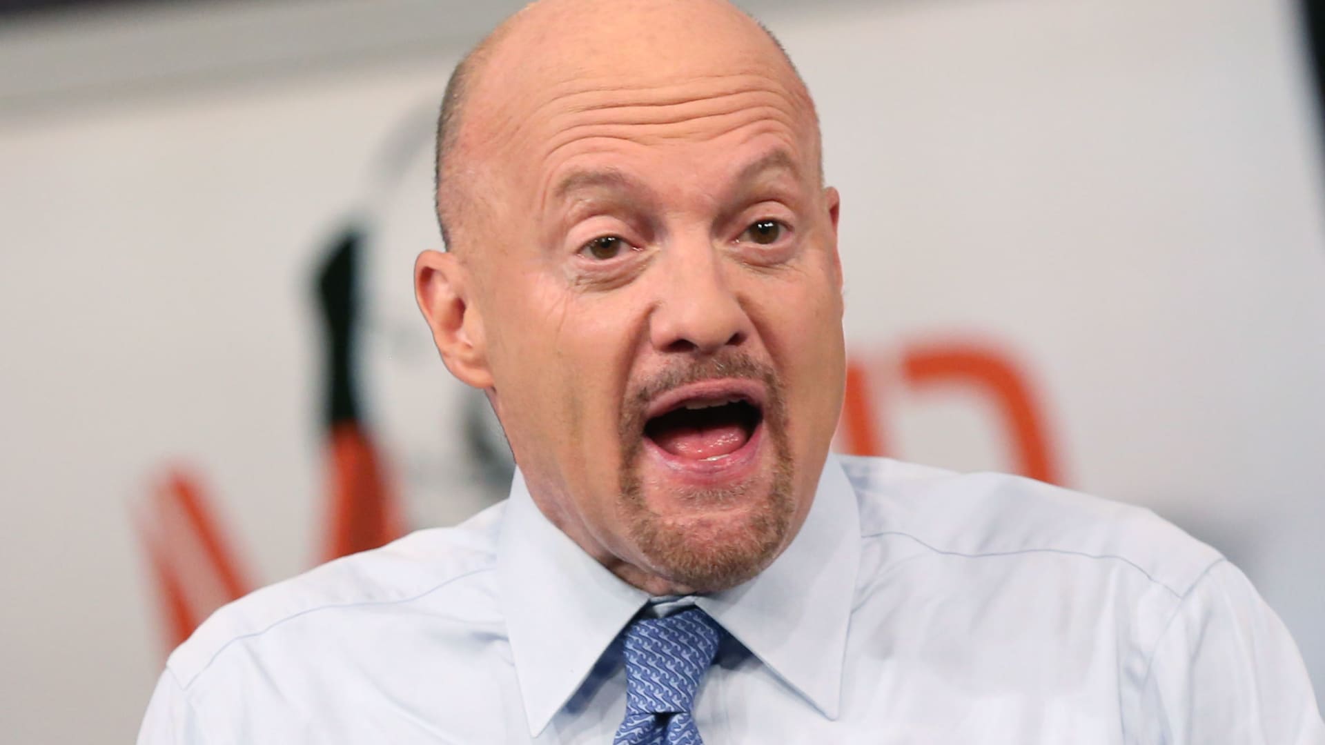 Jim Cramer contrarresta la rebaja de Amazon y Apple