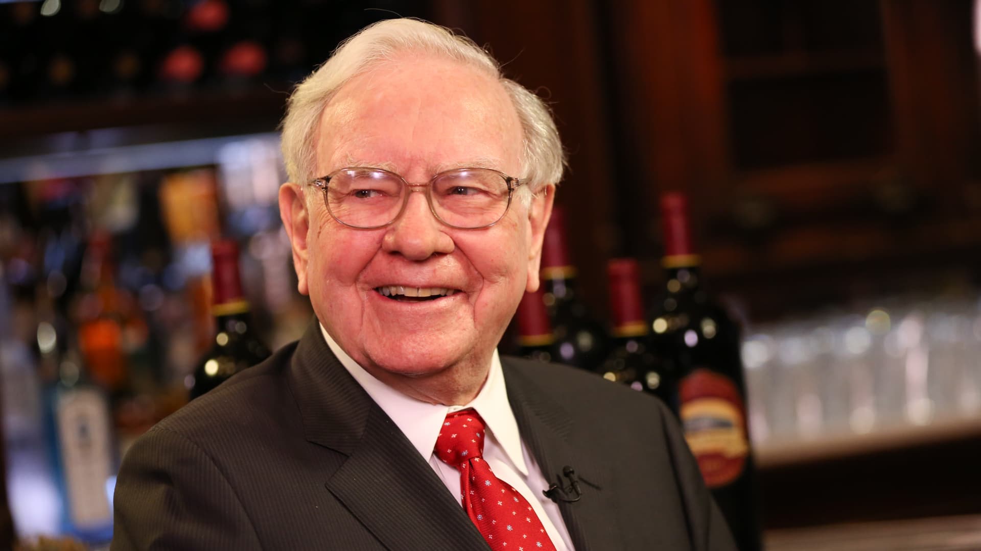 La apuesta de Warren Buffett al S&P 500 dio sus frutos. Algunos expertos dicen que puede ser el momento de diversificar