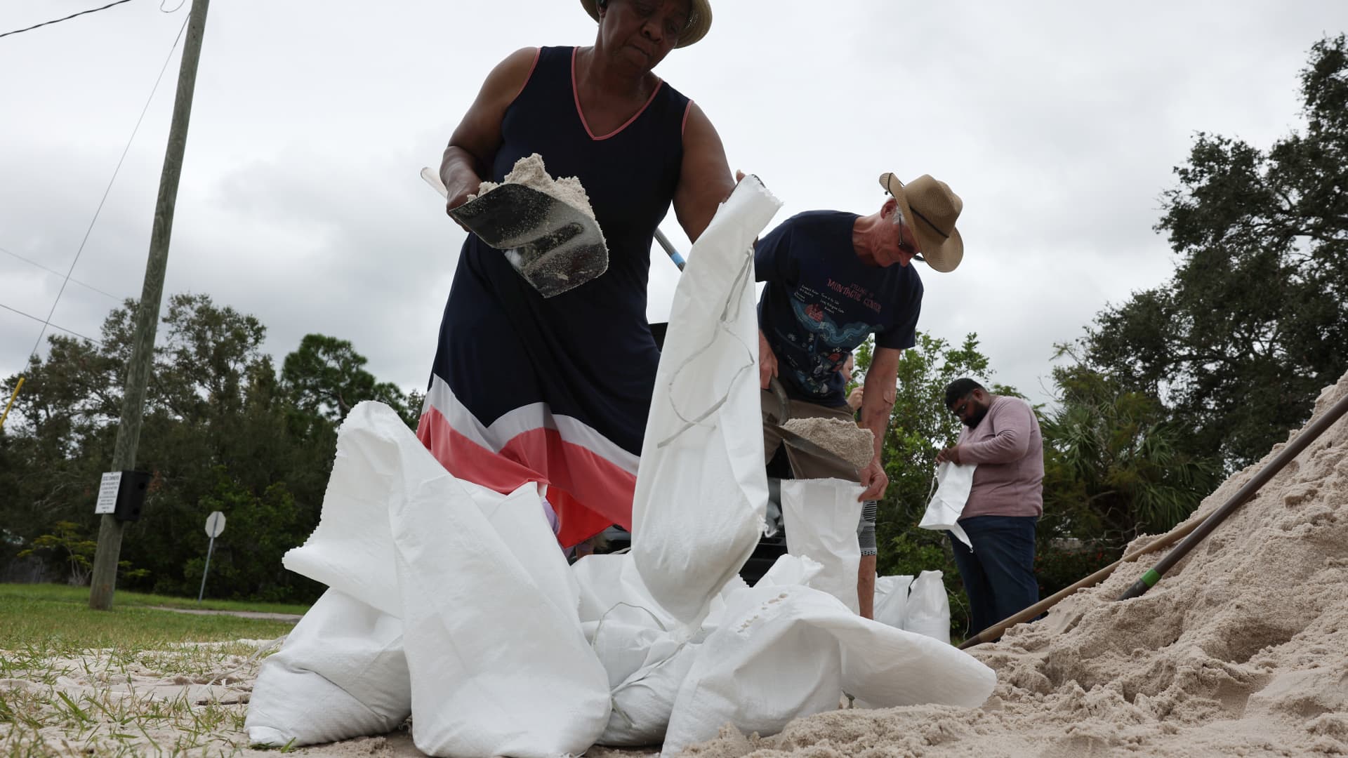 La costa del Golfo de Florida se prepara para el huracán Milton