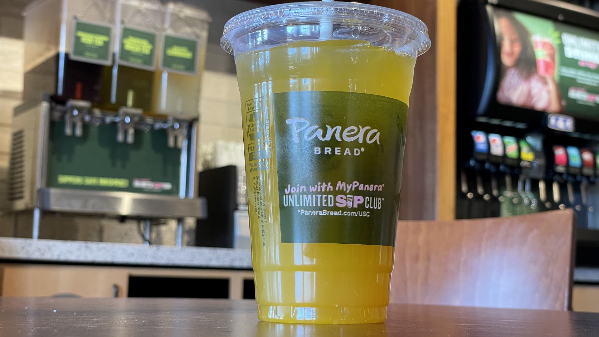 Panera llega a un acuerdo con el primer demandante en las demandas por muerte por negligencia de Charged Lemonade