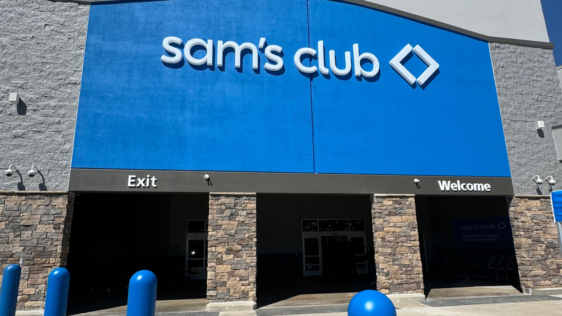 Sam's Club, propiedad de Walmart, prueba el futuro sin colas en las cajas