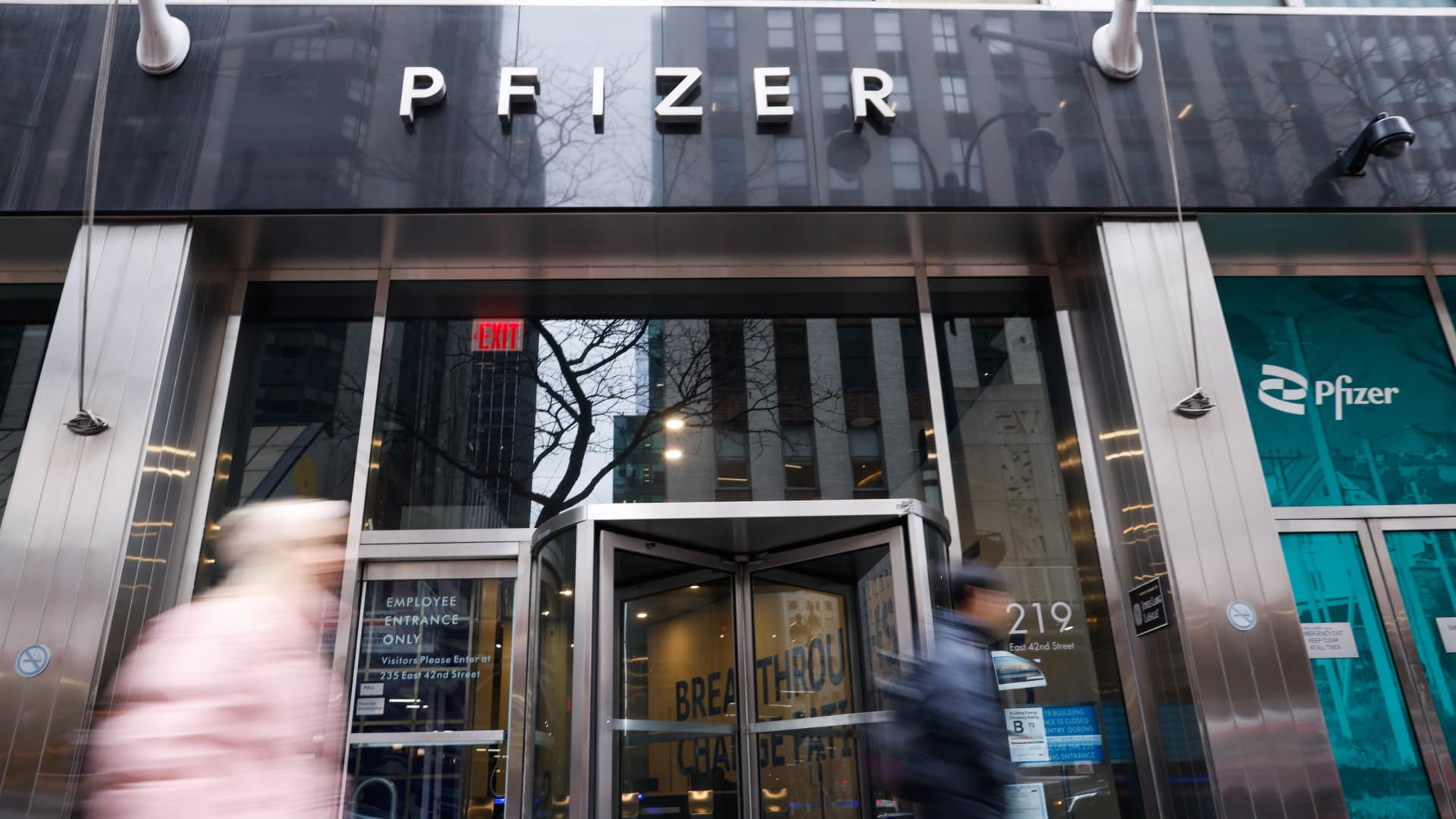 Starboard Value tiene una participación de mil millones de dólares en Pfizer y pide ayuda a un ex ejecutivo