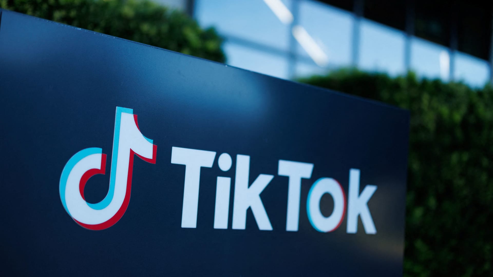 TikTok demandado por adicción adolescente y moneda virtual