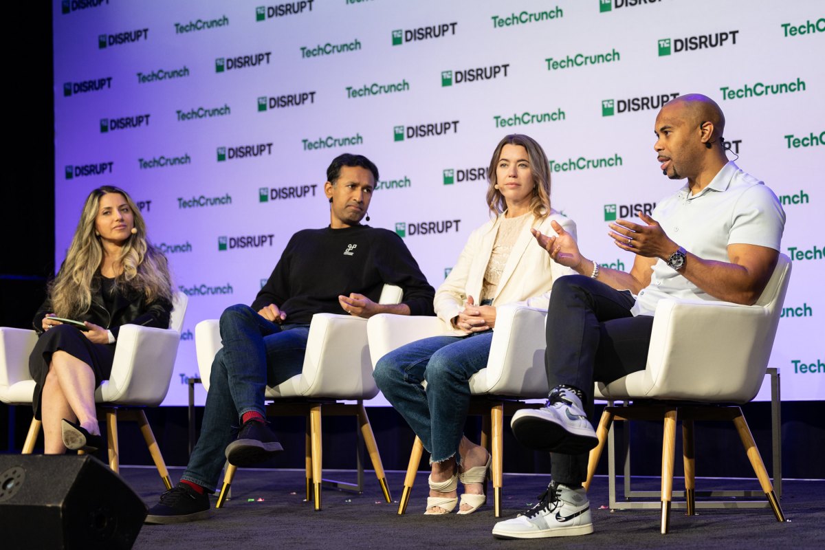 Nikhil Basu Trivedi Co-Founder & General Partner of Footwork, Dayna Grayson Co-founder & Managing Partner of Construct Capital, Elliott Robinson Partner of Bessemer Venture Partners on stage at TechCrunch Disrupt 2024 Day 3 on Wednesday, Oct. 30, 2024 in San Francisco.