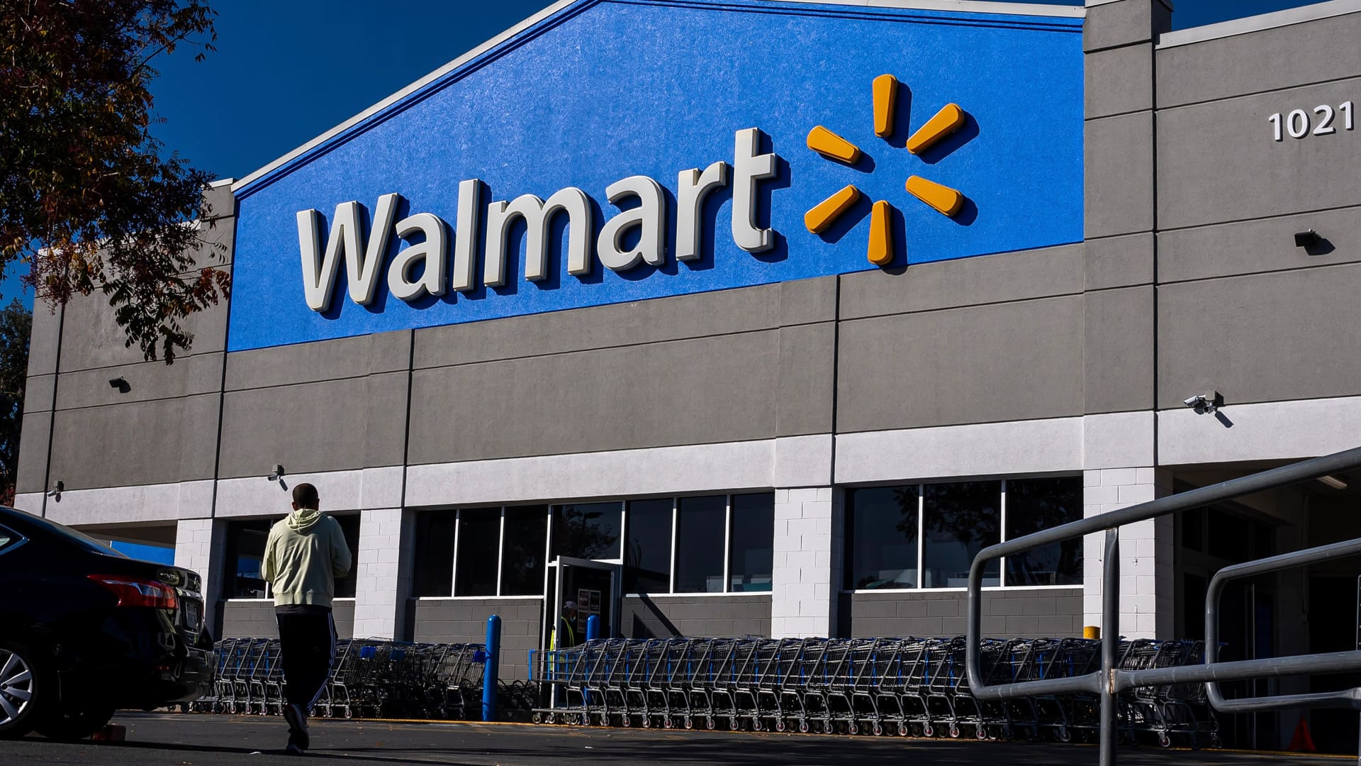 Walmart dice que los nuevos aranceles de Trump podrían elevar los precios